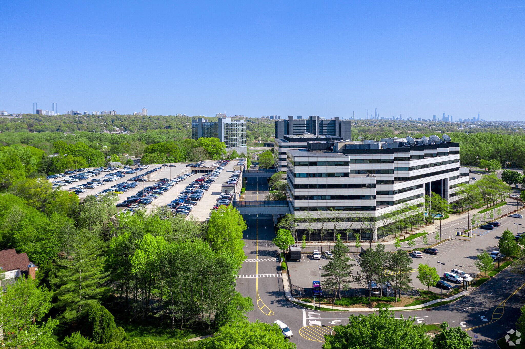 300500 Frank W Burr Blvd, Teaneck, NJ 07666 Glenpointe