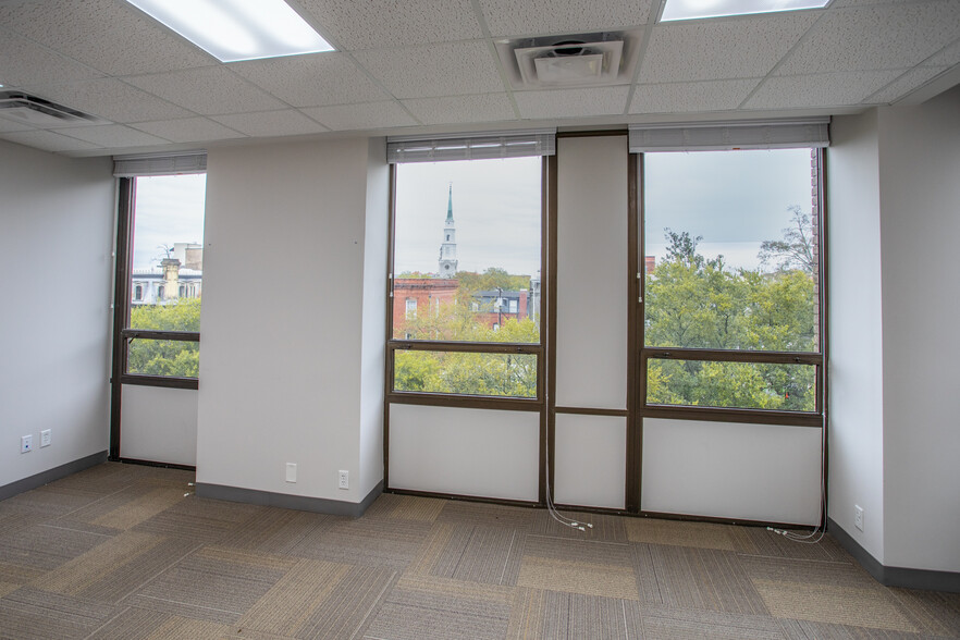 300 Bull St, Savannah, GA for lease - Interior Photo - Image 2 of 10