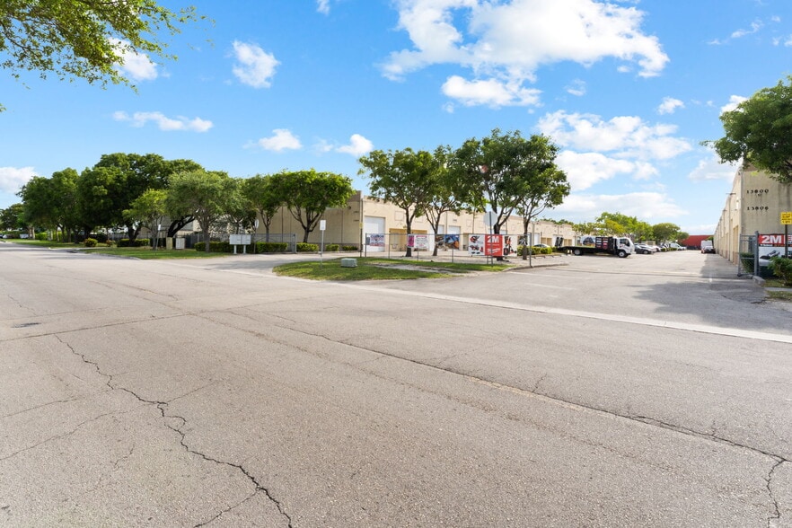 13816 SW 142nd Ave, Miami, FL for sale - Building Photo - Image 2 of 26