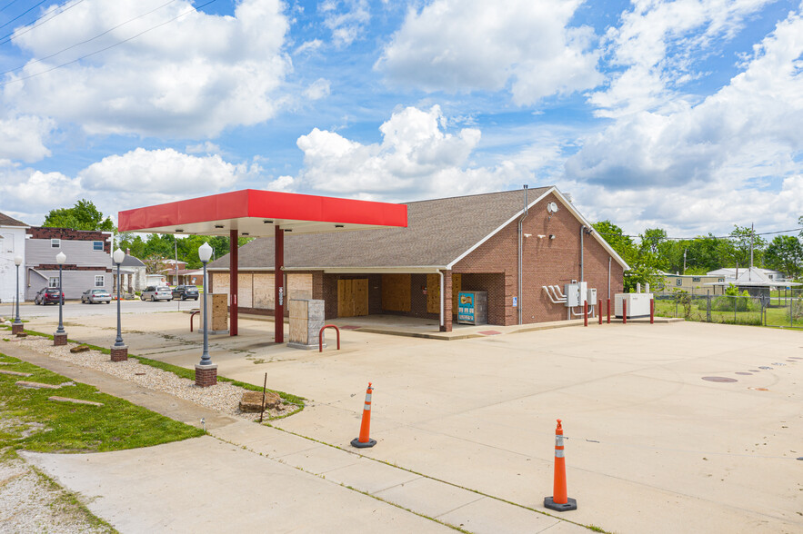 200 S Main St, Sorento, IL for sale - Building Photo - Image 1 of 1