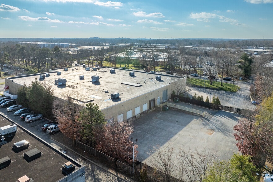 10 Commerce Dr, Hauppauge, NY for sale - Building Photo - Image 2 of 13