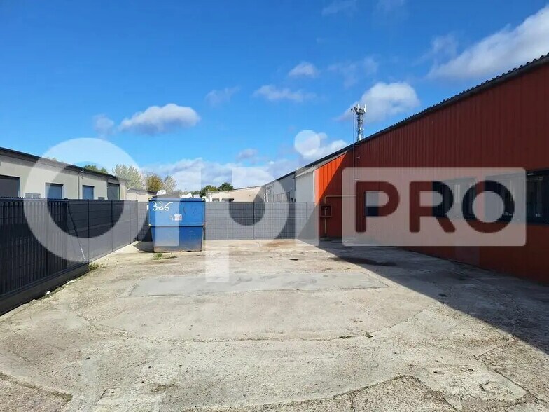 Flex in Lacroix-Saint-Ouen for lease - Building Photo - Image 3 of 12
