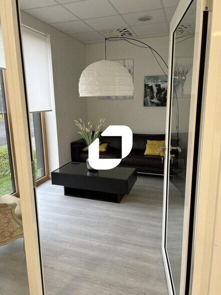 Office in VILLENEUVE-D'ASCQ for lease - Interior Photo - Image 3 of 9