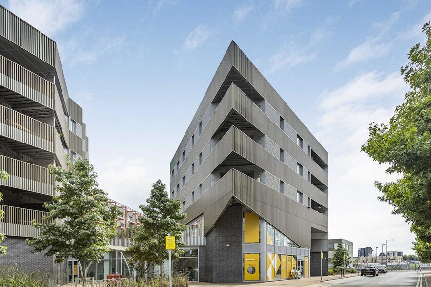 8 Parkes St, London for lease - Building Photo - Image 1 of 22