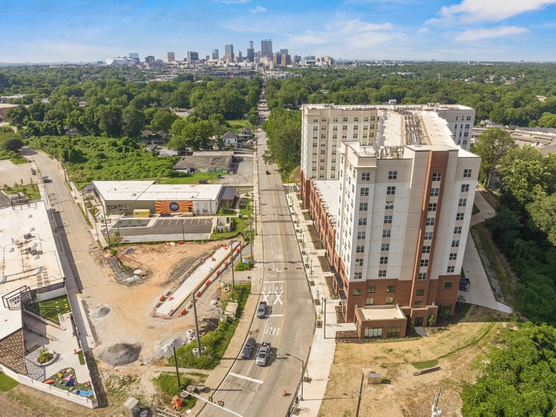 1184 Hank Aaron Dr SE, Atlanta, GA for lease - Building Photo - Image 3 of 36