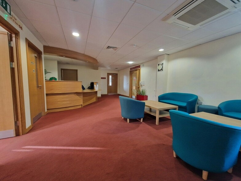 26-30 London Rd, Waterlooville for lease - Building Photo - Image 3 of 25