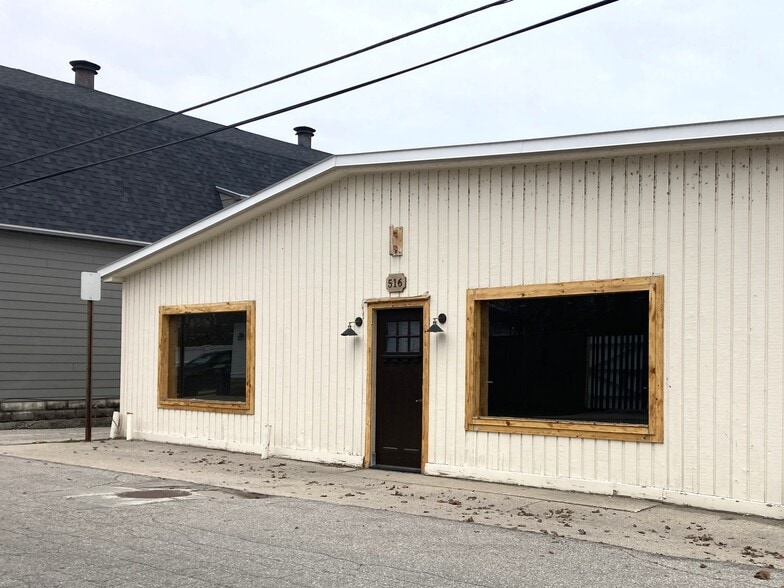 516 E Front St, Traverse City, MI for lease - Primary Photo - Image 1 of 7