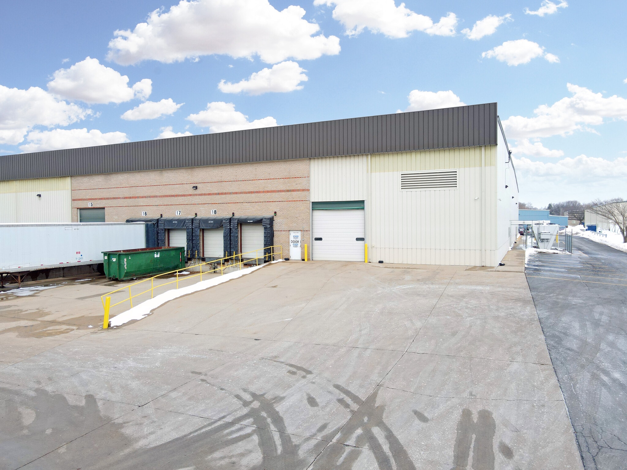 540-580 Joyce Rd, Joliet, IL for lease Interior Photo- Image 1 of 8