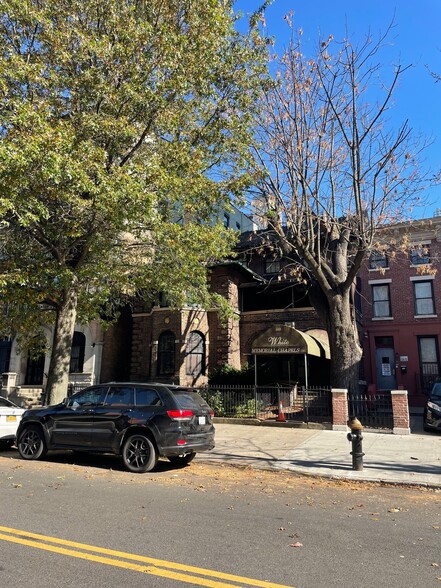 519 Clinton Ave, Brooklyn, NY for sale - Primary Photo - Image 1 of 4