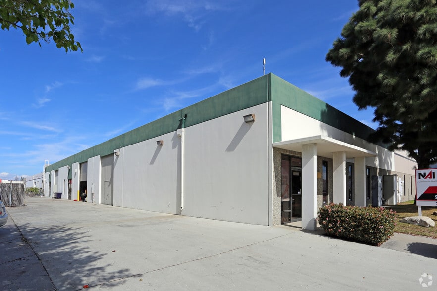 5395 Industrial Dr, Huntington Beach, CA for lease - Primary Photo - Image 2 of 11