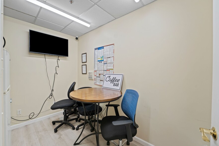 1392 St Georges Ave, Avenel, NJ for lease - Interior Photo - Image 3 of 24