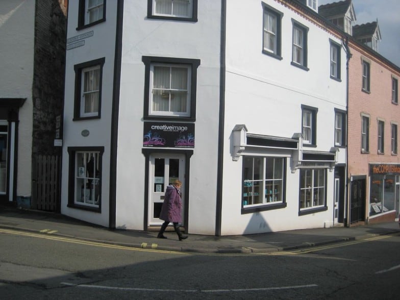 1 Well St, Ruthin for sale - Primary Photo - Image 1 of 1