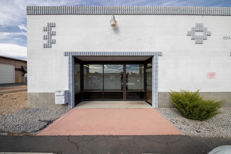 15354 Bonanza Rd, Victorville, CA for lease - Building Photo - Image 1 of 15