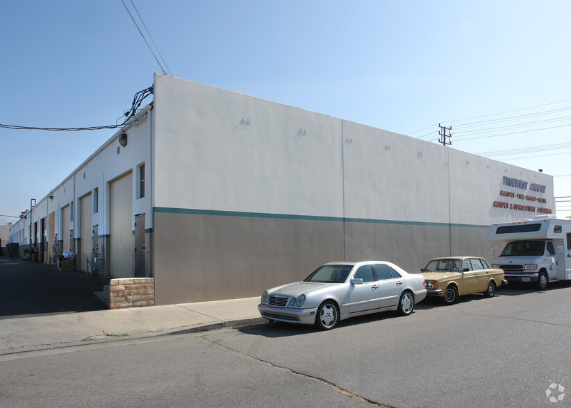 7801 Canoga Ave, Canoga Park, CA for lease - Building Photo - Image 3 of 4