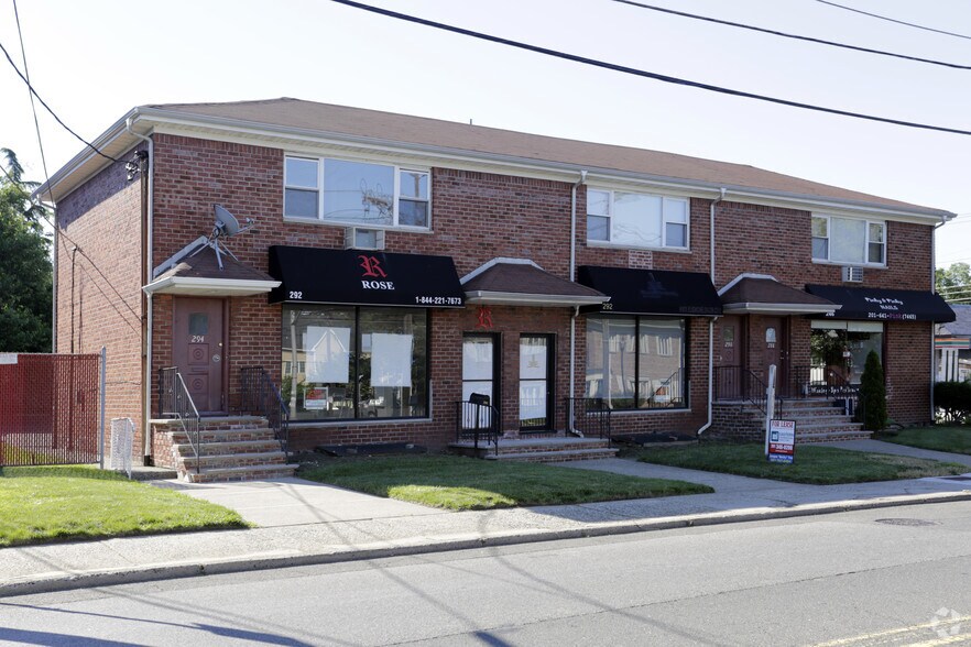 292 Liberty St, Little Ferry, NJ 07643