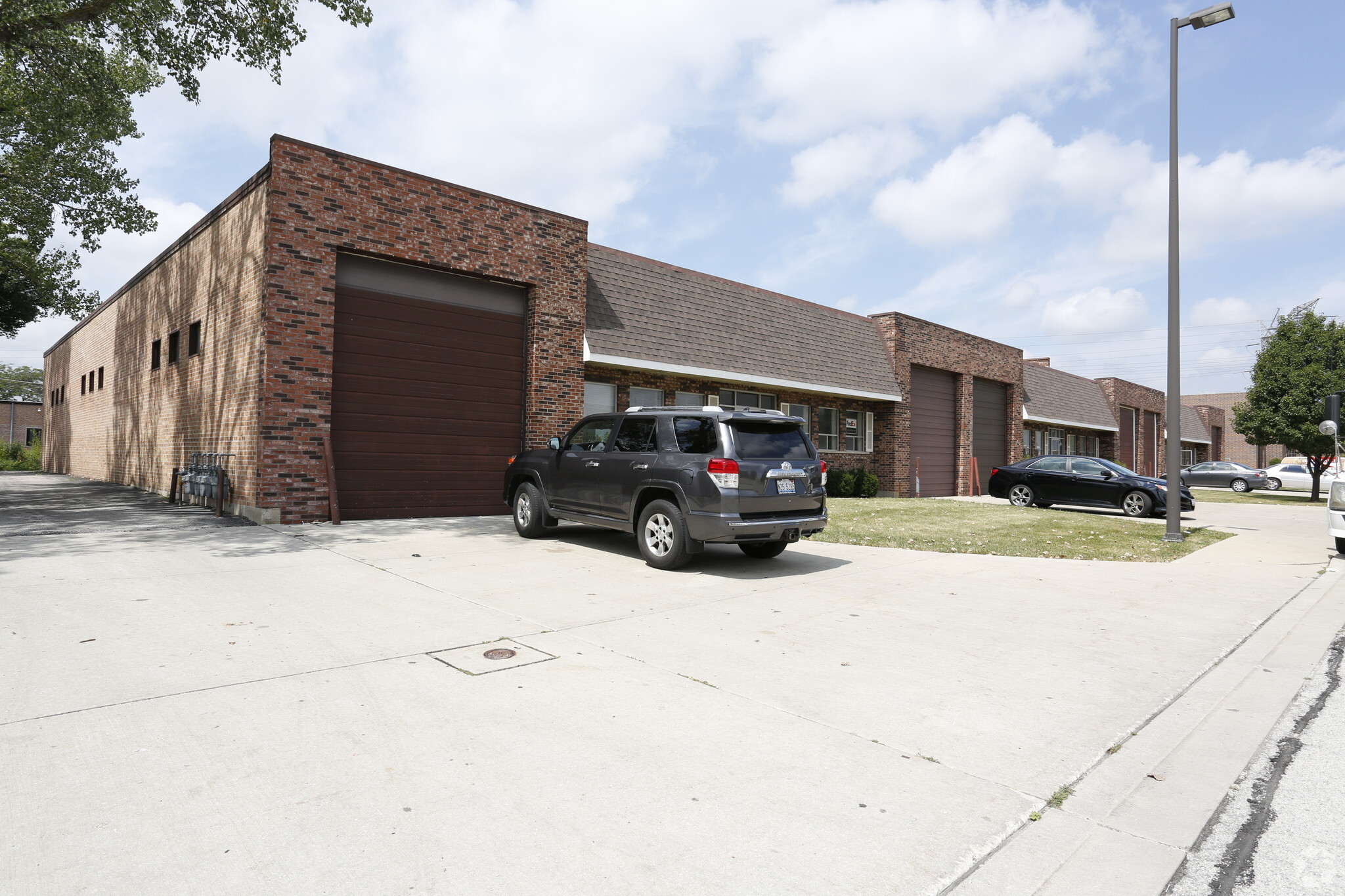 350-360 Lively Blvd, Elk Grove Village, IL for lease Building Photo- Image 1 of 5