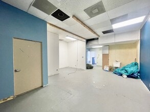 740 S Vella Rd, Palm Springs, CA for lease Interior Photo- Image 2 of 2