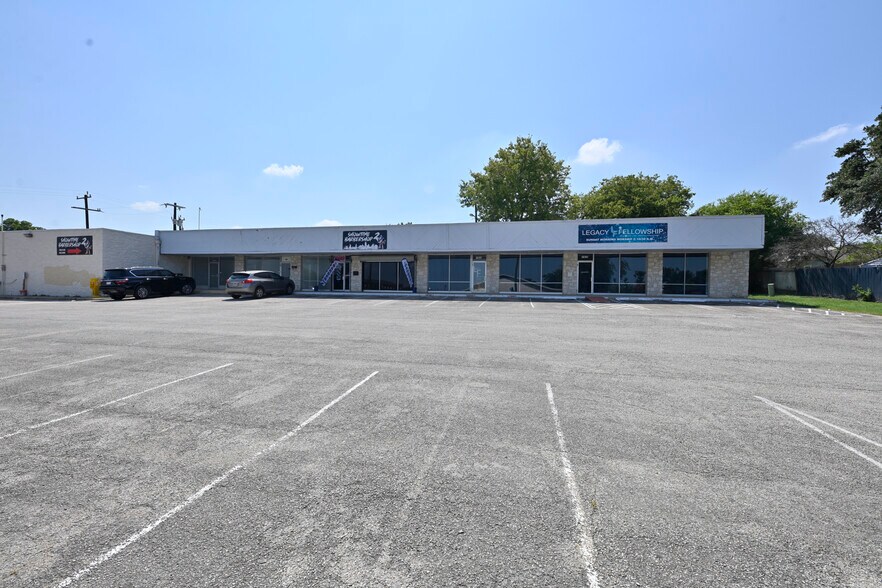 11610-11626 El Sendero St, San Antonio, TX for lease - Building Photo - Image 3 of 4