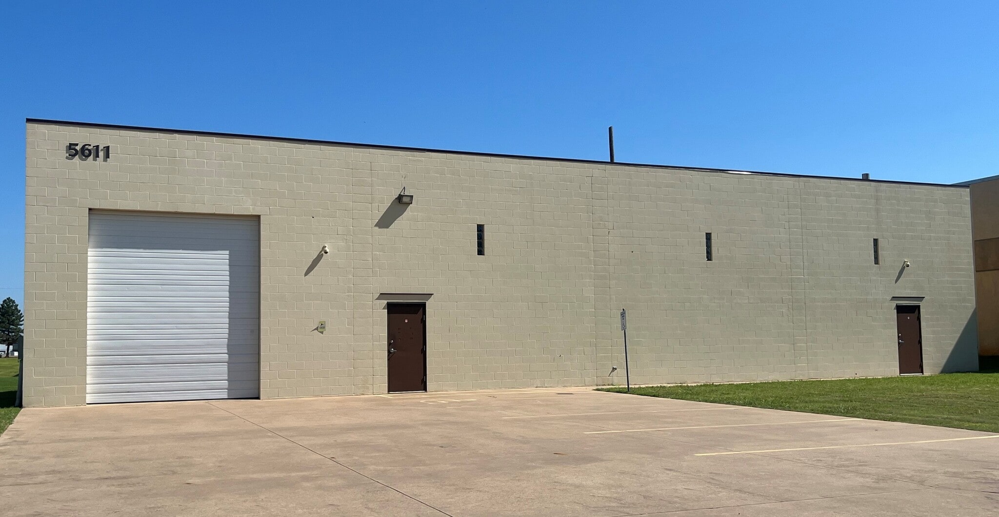5611 SW 38th St, Oklahoma City, OK for lease Building Photo- Image 1 of 5