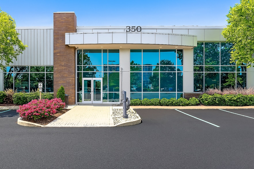 350 Fellowship Rd, Mount Laurel, NJ for lease - Building Photo - Image 1 of 27