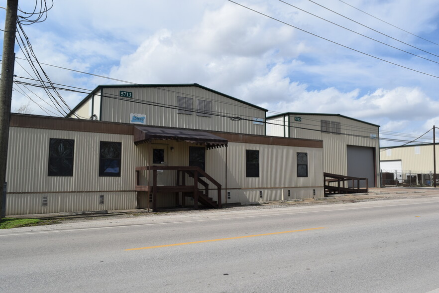 5713 Cunningham Rd, Houston, TX for lease - Building Photo - Image 1 of 3