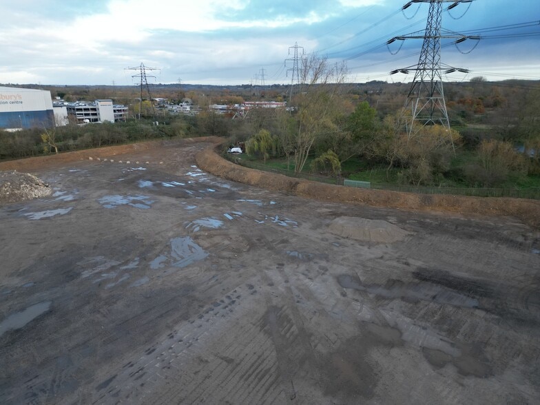 2 Rattys Ln, Hoddesdon for sale - Building Photo - Image 1 of 1