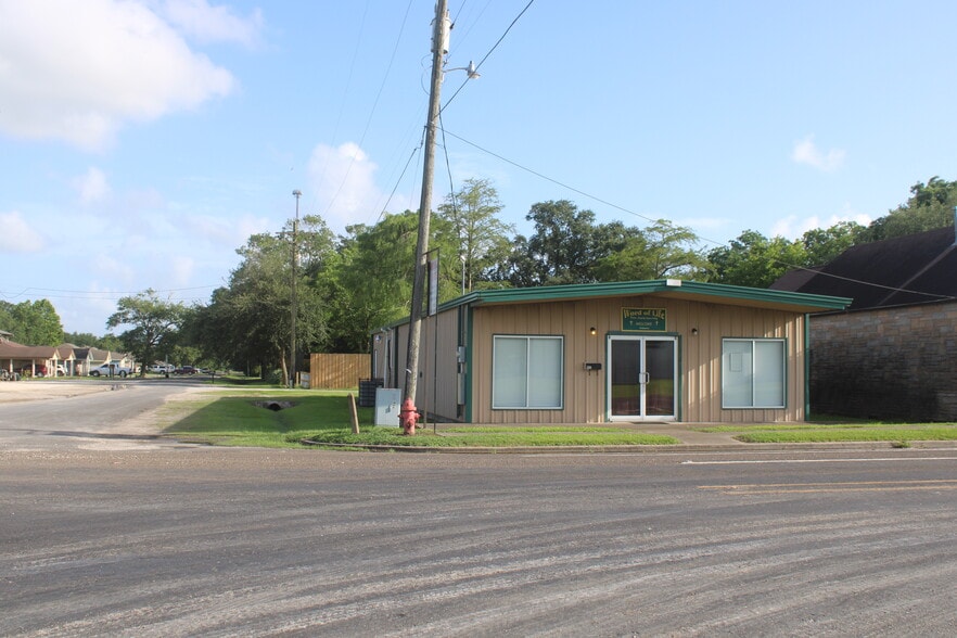 344 Broadway, Winnie, TX for sale - Building Photo - Image 1 of 35