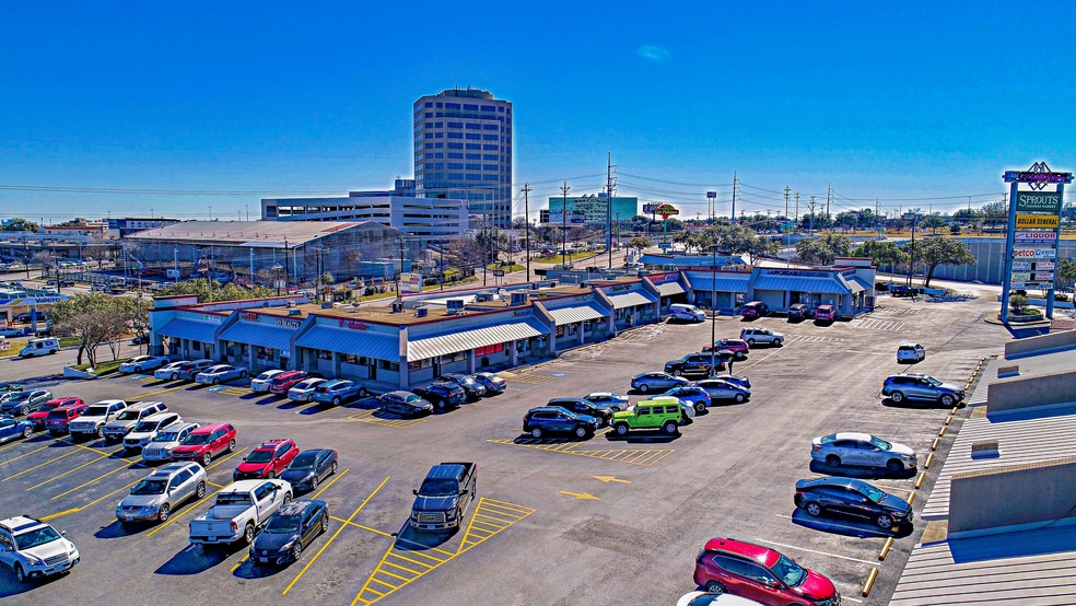 8021-8135 Callaghan Rd, San Antonio, TX for lease - Building Photo - Image 3 of 4