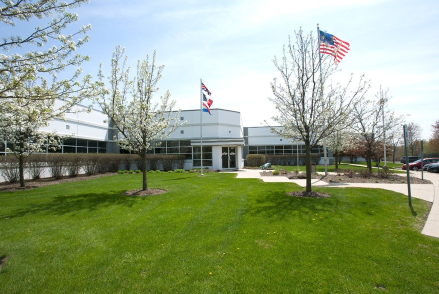 625 Willowbrook Center Pky, Willowbrook, IL for sale - Building Photo - Image 1 of 1