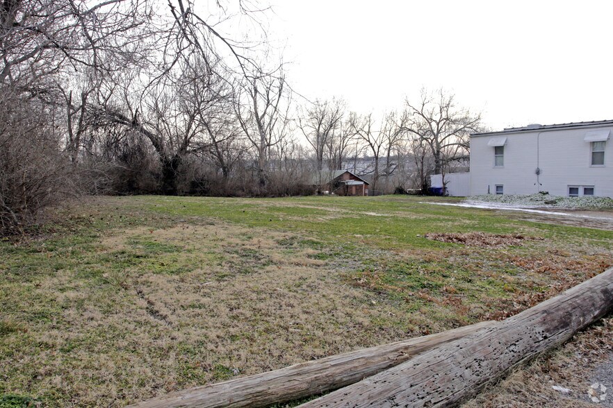 1326 Hughes Pl, Saint Louis, MO for sale - Building Photo - Image 2 of 2