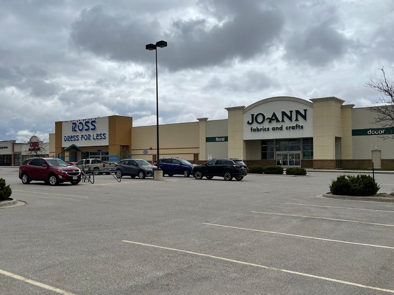 Willow Creek Crossing portfolio of 6 properties for sale on LoopNet.com - Building Photo - Image 2 of 8