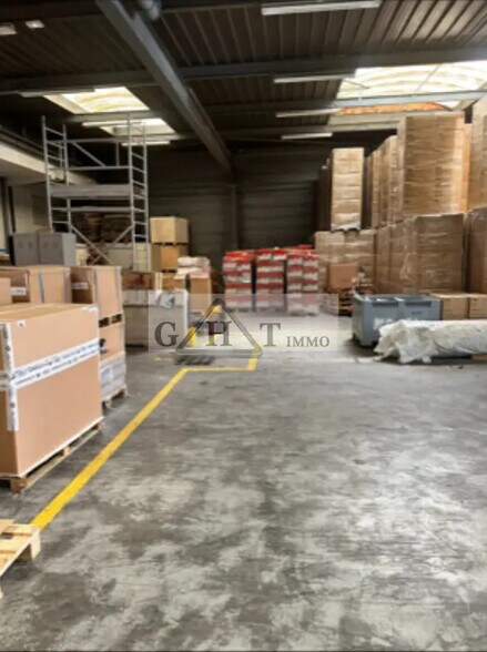 Flex in Gonesse for lease - Interior Photo - Image 2 of 3