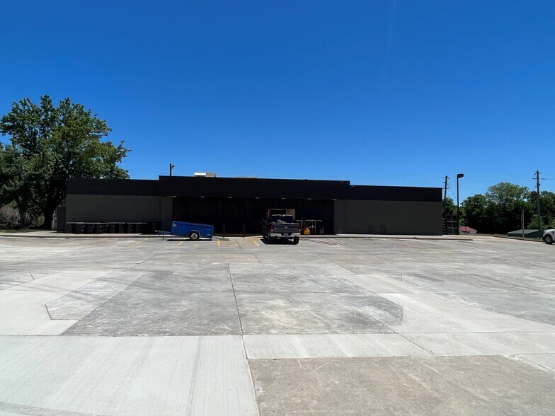 2321 S Lees Summit Rd, Independence, MO for lease - Building Photo - Image 2 of 2