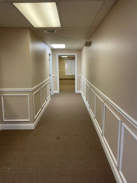 355 Sackett Point Rd, North Haven, CT for lease - Interior Photo - Image 3 of 14