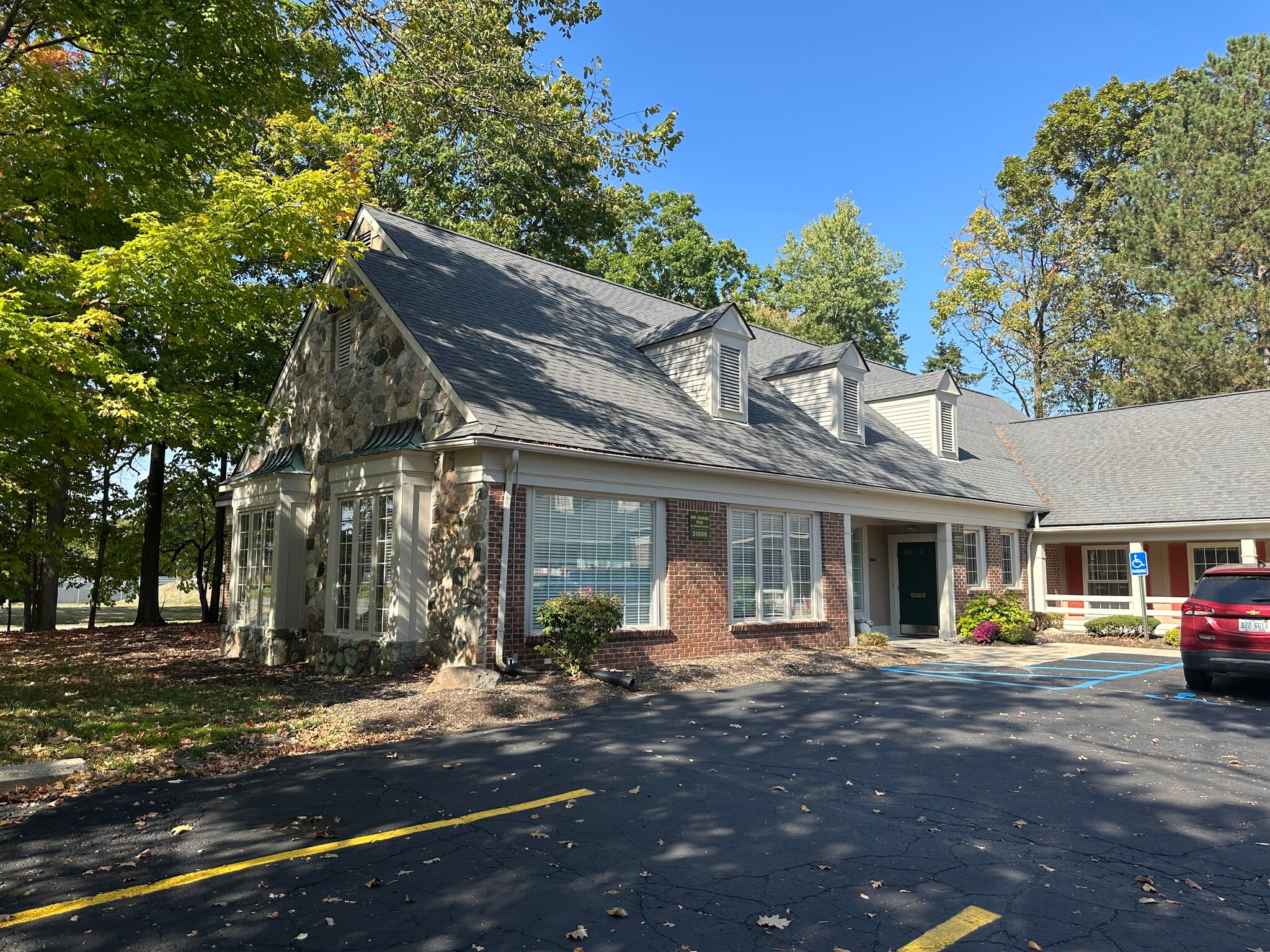 31886 Northwestern Hwy, Farmington, MI for lease Interior Photo- Image 1 of 9