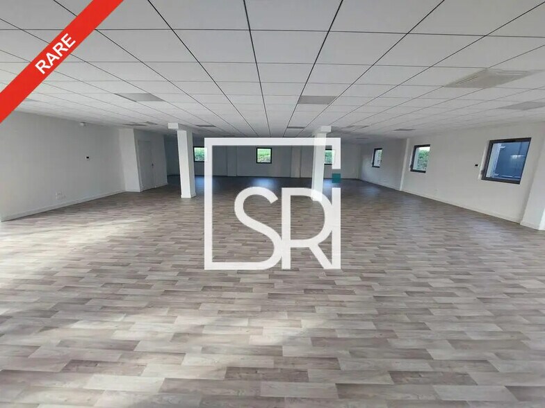 Office in Pont-du-Château for sale - Interior Photo - Image 2 of 10