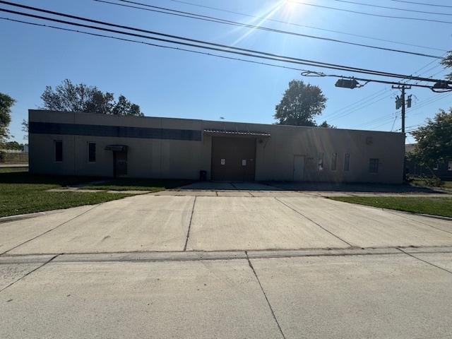 11,360 sf Industrial + .5 Acre Lot portfolio of 2 properties for sale on LoopNet.com - Building Photo - Image 2 of 23