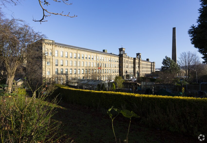 Station Appr, Shipley for lease - Primary Photo - Image 2 of 6