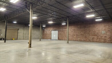 1163 Holiday Dr, Kent, OH for lease Interior Photo- Image 2 of 6