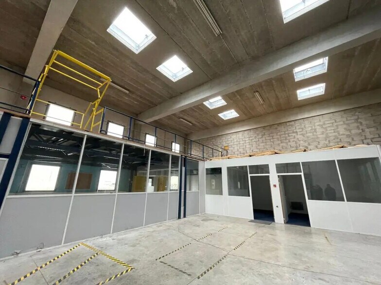 Industrial in Vitry-sur-Seine for lease - Interior Photo - Image 3 of 5