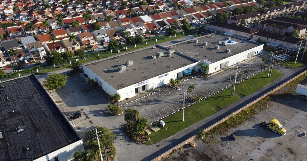 88338853 NW 107th St, Hialeah Gardens, FL 33018