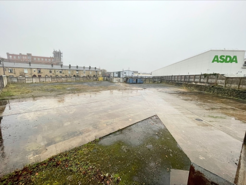 Leach St, Oldham for sale Primary Photo- Image 1 of 1