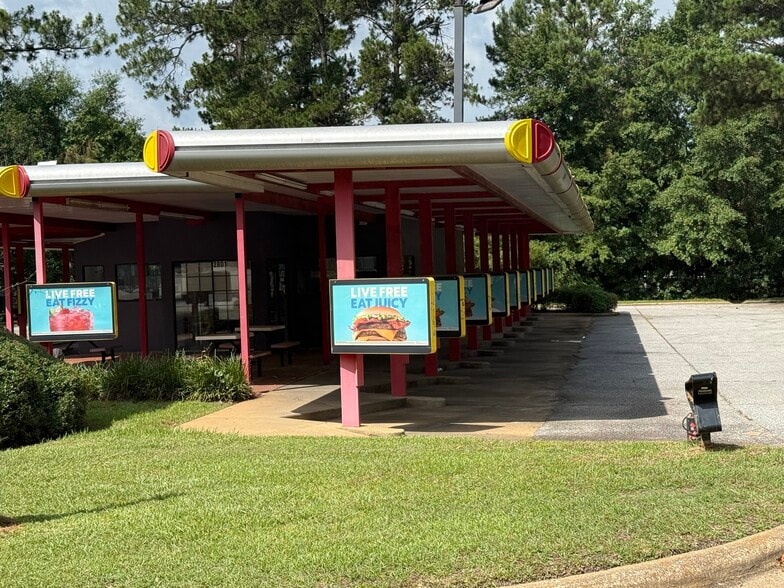 2801 E Pinetree Blvd, Thomasville, GA for lease - Building Photo - Image 3 of 11