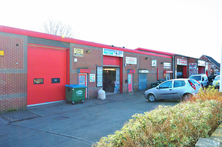 573-587 Stanningley Rd, Leeds for lease - Building Photo - Image 2 of 5