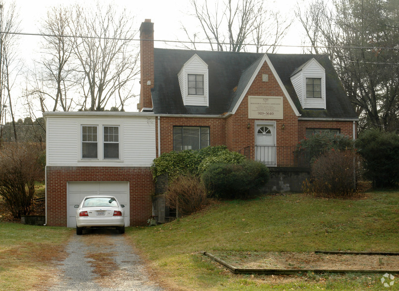 4248 Old Cave Spring Rd, Roanoke, VA for sale - Primary Photo - Image 1 of 1