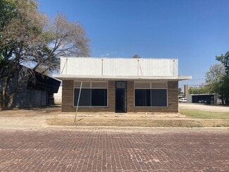 More details for 208 E Bridge Ave, Blackwell, OK - Retail for Sale