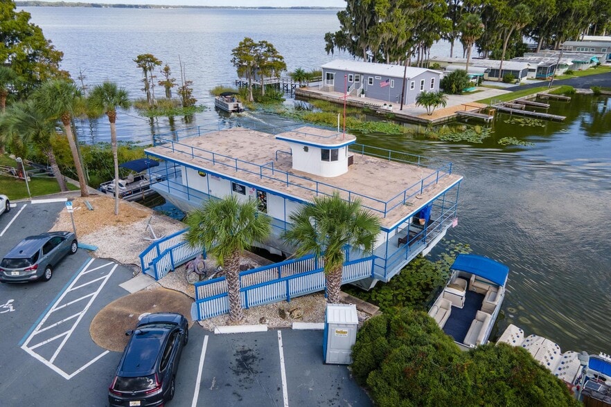 1006 W Burleigh Blvd, Tavares, FL for sale - Building Photo - Image 2 of 31