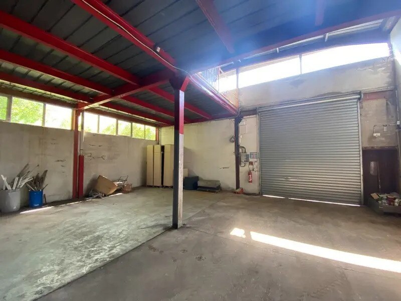Industrial in Guyancourt for sale Interior Photo- Image 1 of 4
