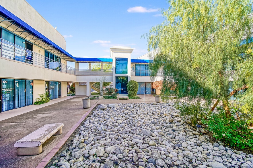 1965-1985 Yosemite Ave, Simi Valley, CA for lease - Building Photo - Image 3 of 7