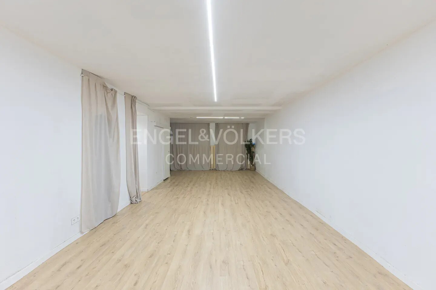 Retail in Barcelona, Barcelona for lease Interior Photo- Image 1 of 11